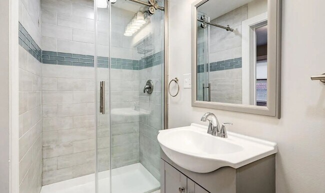 Building Photo - Spacious 3-Bedroom 2 Bath Home with Modern Comforts