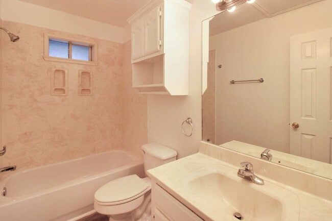 Building Photo - 1308 W Prosperity Dr