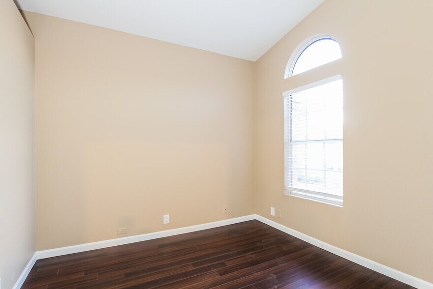 Building Photo - 19415 N 77th Ave