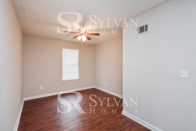 Building Photo - Carve Out a Great Life Here!