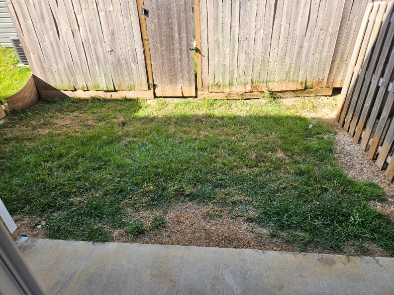 Building Photo - 131 Hunters Grove Dr