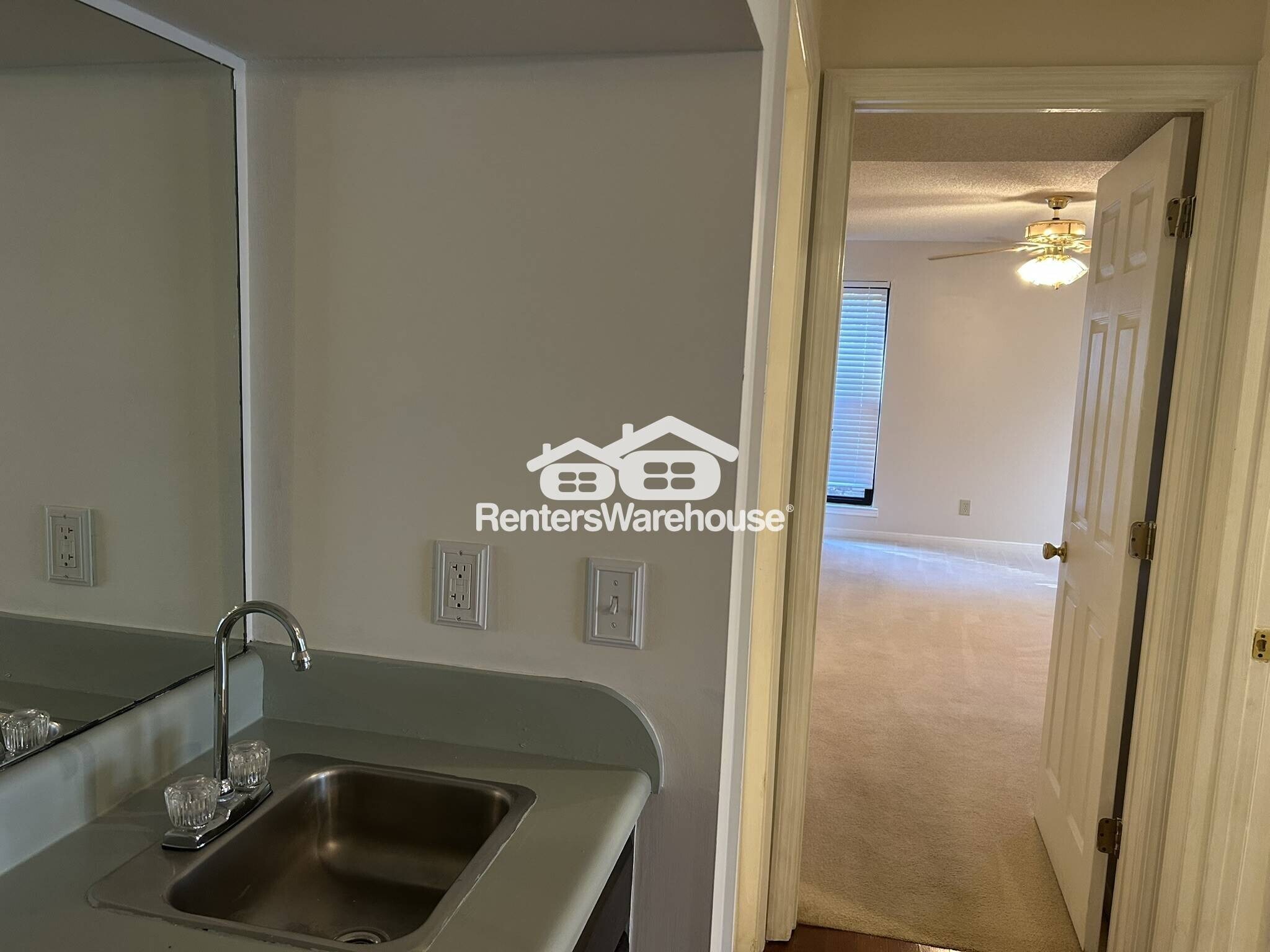 Building Photo - 1303 Gables Dr