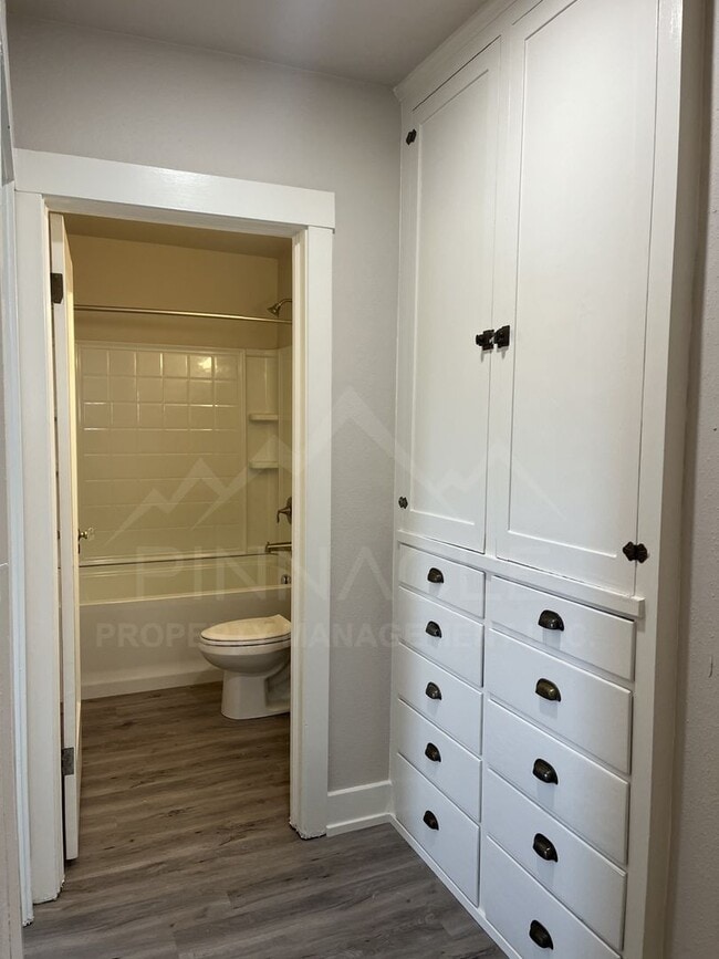 Building Photo - 1-5 1/2 Chicago Ave