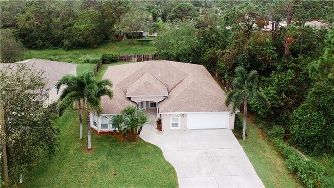 Building Photo - 920 SW Capri St