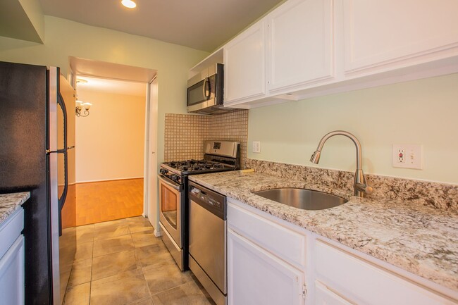 Building Photo - Lovely 2 BR/2 BA Condo in Beltsville!