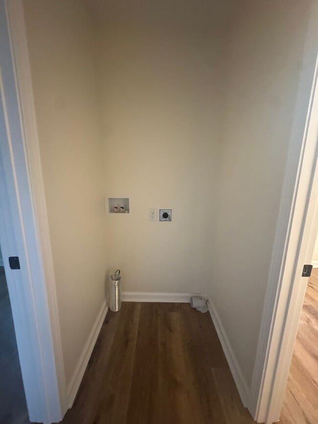 Building Photo - 3 Bed / 1 Bath between Jonesboro and Lake ...