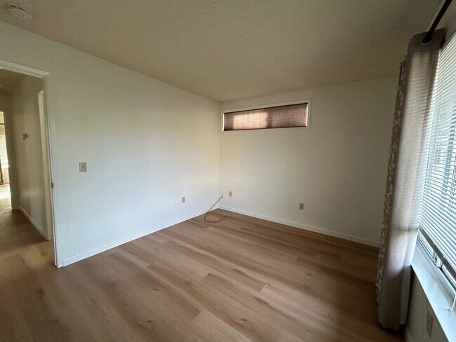 Building Photo - 22 Meadowgreen Cir