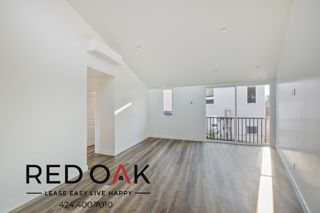 Primary Photo - 2134 1/2 Cove Ave