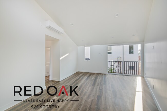 Building Photo - Outstanding Two Bedroom with High Ceilings...