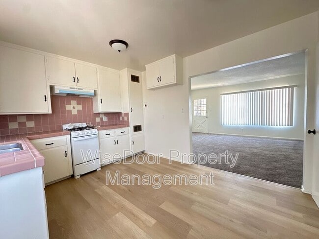 Building Photo - 1105 Beach St