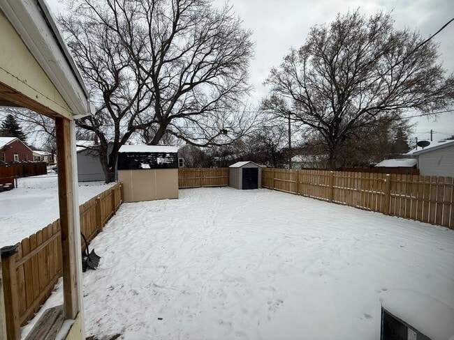 Building Photo - 3 Bedroom Home