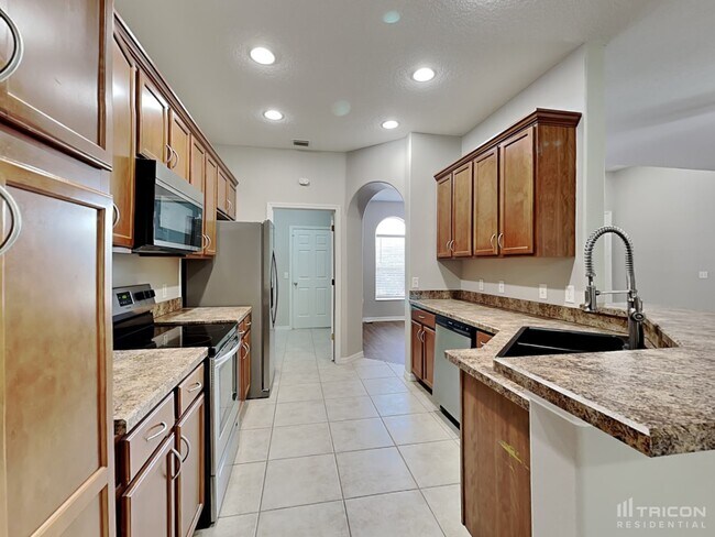 Building Photo - 36831 Queen Bee Ln