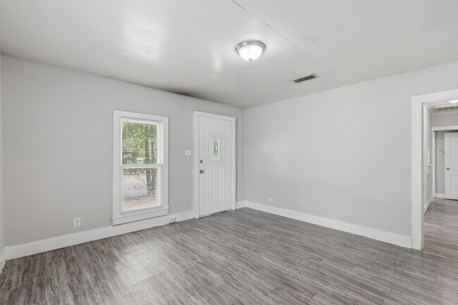 Building Photo - 630 E Acheson St