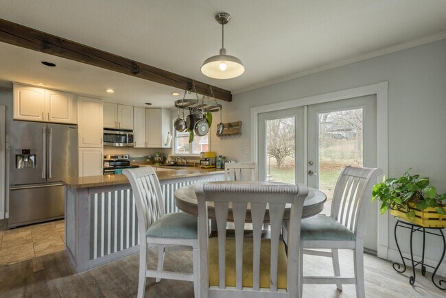 Building Photo - Knoxville 37918 - 2 Bedroom, 1 Bath, Ranch in Fountain City - Call or text Ryan Fogarty (865) 333...