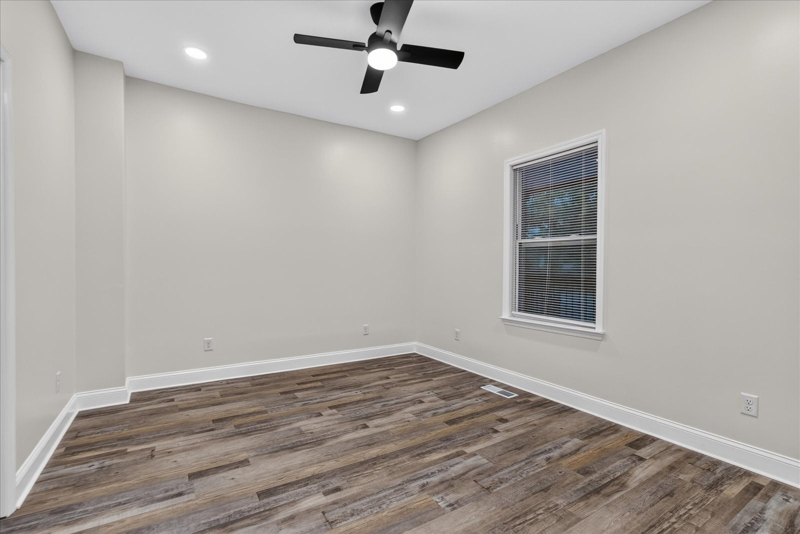Building Photo - 1713 S Orchard Knob Ave