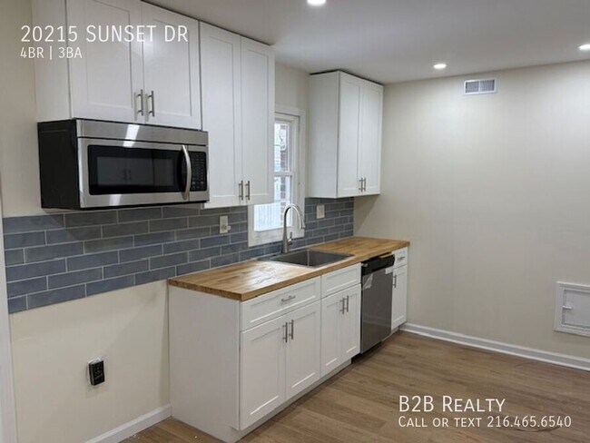 Building Photo - 20215 Sunset Dr