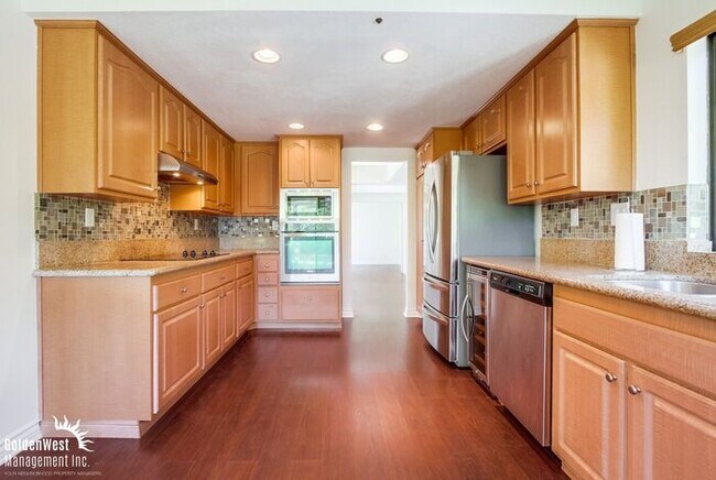 Building Photo - Elegant & Bright 2Bdm 2Ba Home in Vista Va...