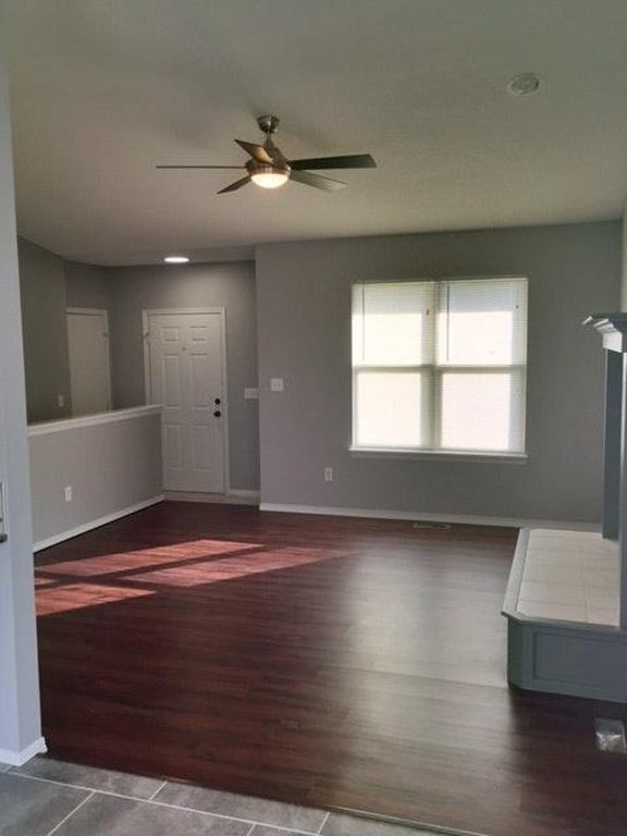 Building Photo - 708 S Red Oaks Cir