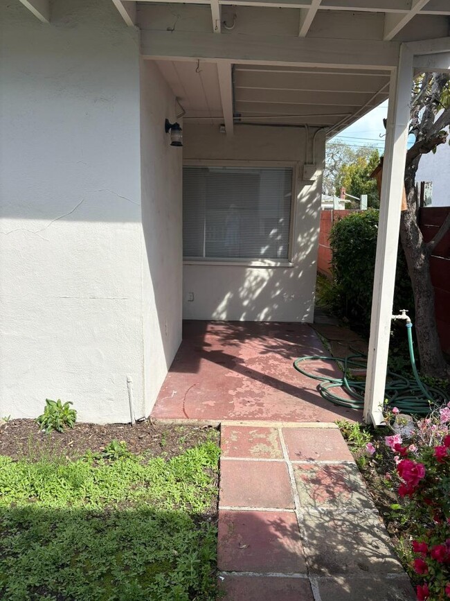 Building Photo - 2122 Williams St