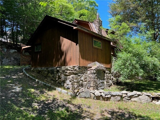 Building Photo - 23 Apple Tree Ln
