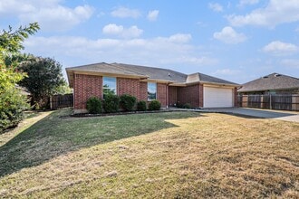 Building Photo - Welcome to this charming 3-bedroom, 2-bath...