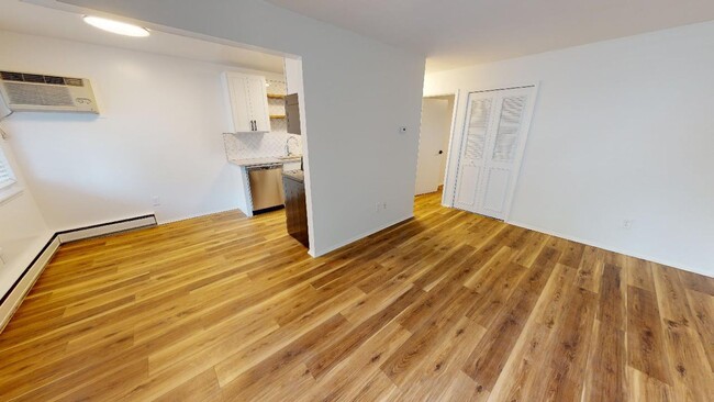 Building Photo - Fully Renovated 1 Bedroom - Triangle Distr...