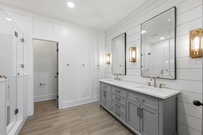 Building Photo - Modern Living in Franklin