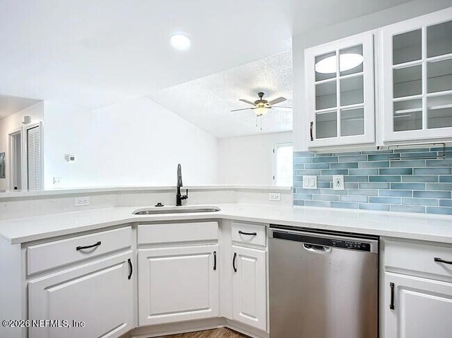Building Photo - 13715 Richmond Park Dr N