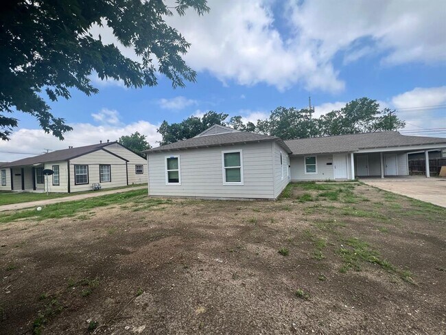 Building Photo - 919 Stetson Ave