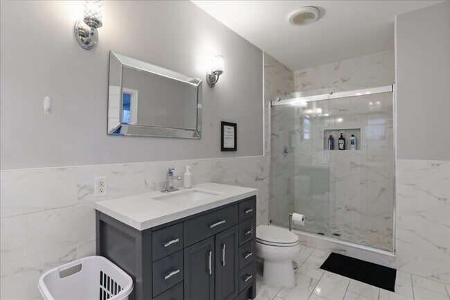 Building Photo - 13715 Dixie Dr