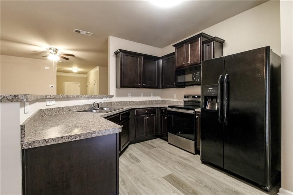 Building Photo - 606 Oakside Pl