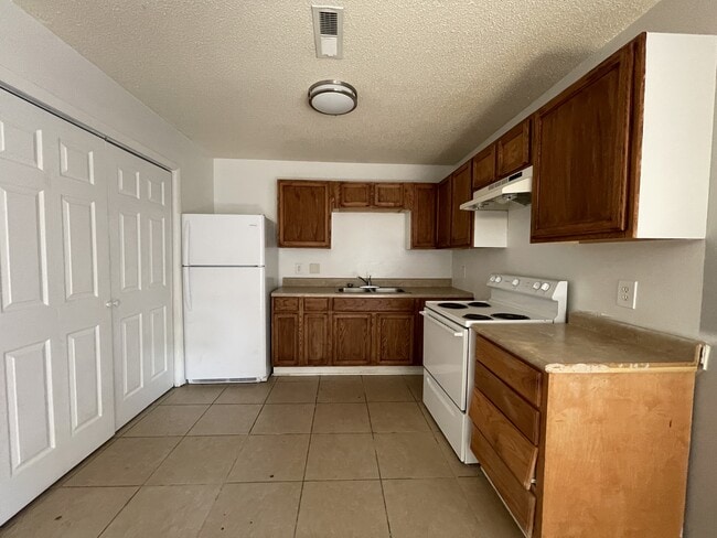 Building Photo - 4514 Bonnell Dr NW