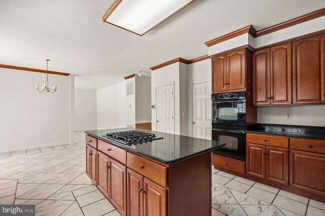 Building Photo - 8330 Westchester Dr