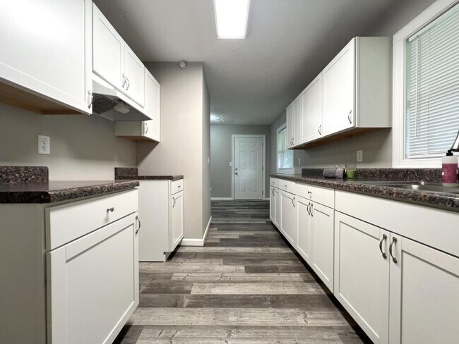 Building Photo - 77 Brookhaven Dr