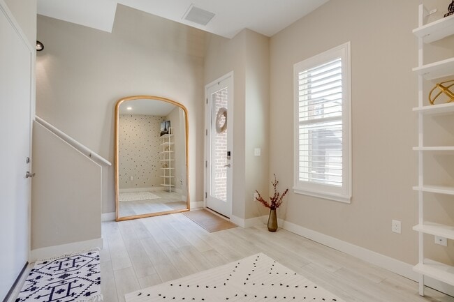 Building Photo - 2426 Welton St