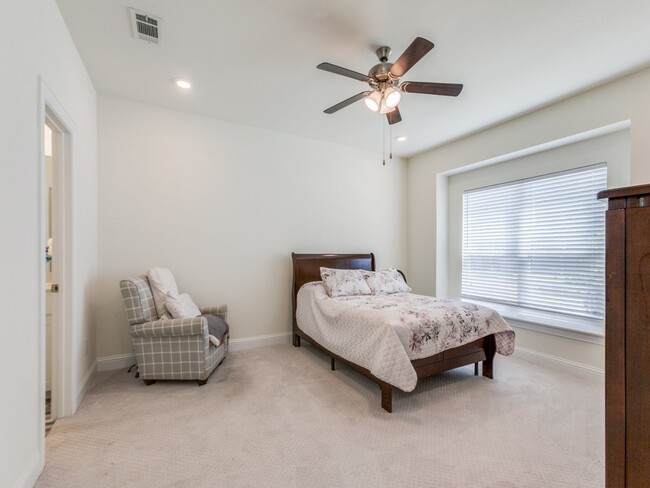 Building Photo - 337 Gleneagles Dr