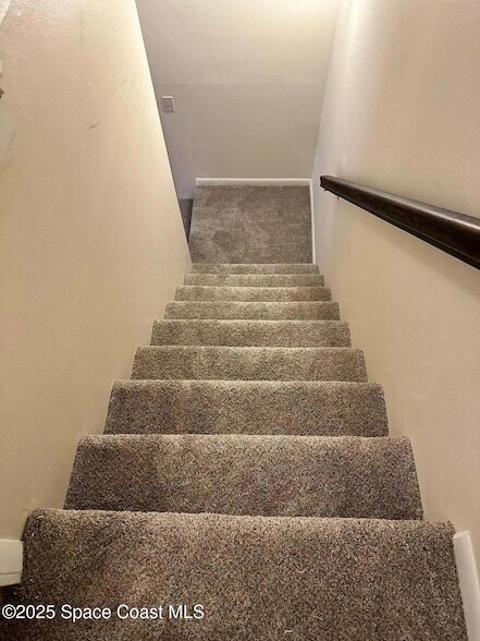 Building Photo - 435 Dove Ln