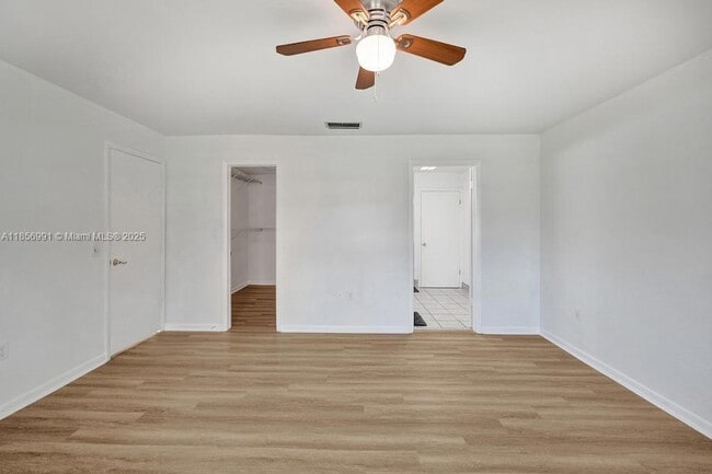 Building Photo - 9540 Sevilla Ln