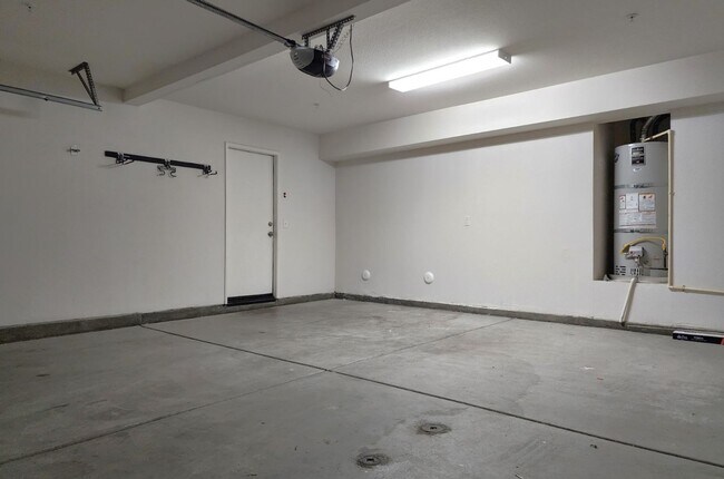 Building Photo - Canyon Hills 2 Story, 4BD, 2.5BA Lake Elsi...