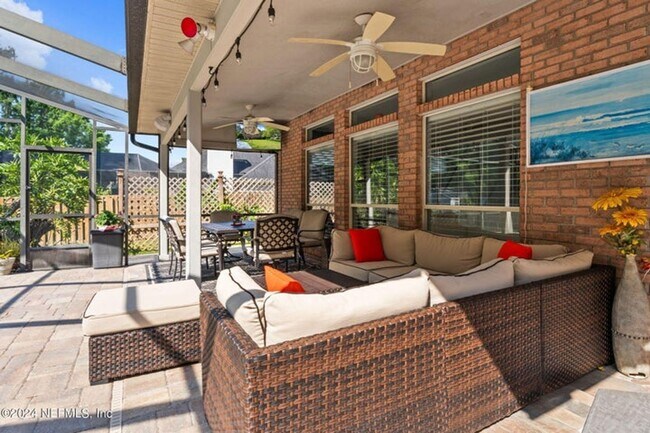 Building Photo - Fully Furnished Home