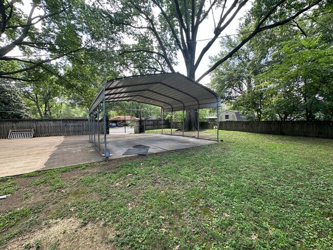 Building Photo - Gated Parking! Huge Backyard! Corner Lot! ...