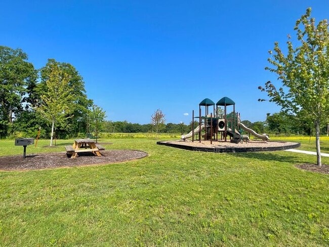Building Photo - Siloam Springs- Single-Family Home- Spacio...