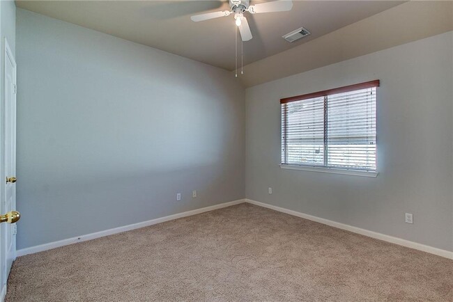 Building Photo - 120 Abbey Dr