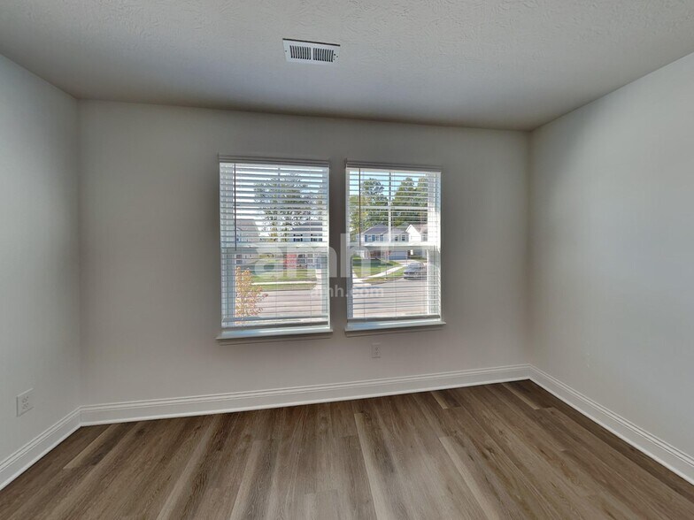 Building Photo - 206 Rustic Barn Ct