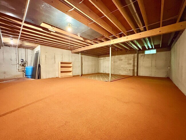 Building Photo - 21485 Wallen Dr