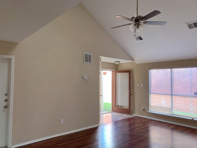 Building Photo - 5922 Cinnamon Creek Cir