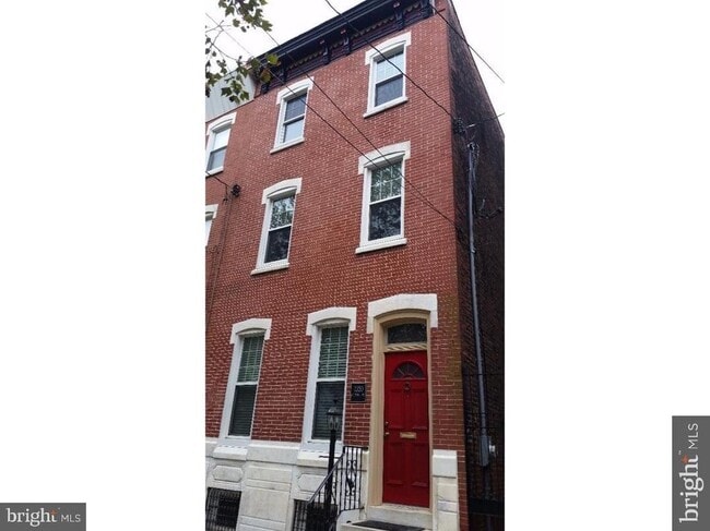 Primary Photo - 1320 E Columbia Ave
