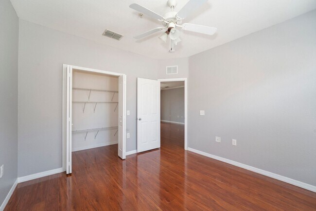 Building Photo - Nice 3/2.5 Townhouse with 2-Car Garage in ...