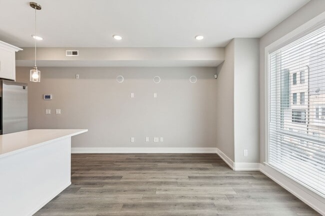 Building Photo - Chic 2-Bedroom Rental with Stunning Rooftop Deck & Modern Amenities in West Kensington!