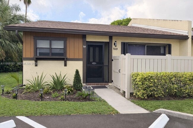 Building Photo - 769 Banks Rd